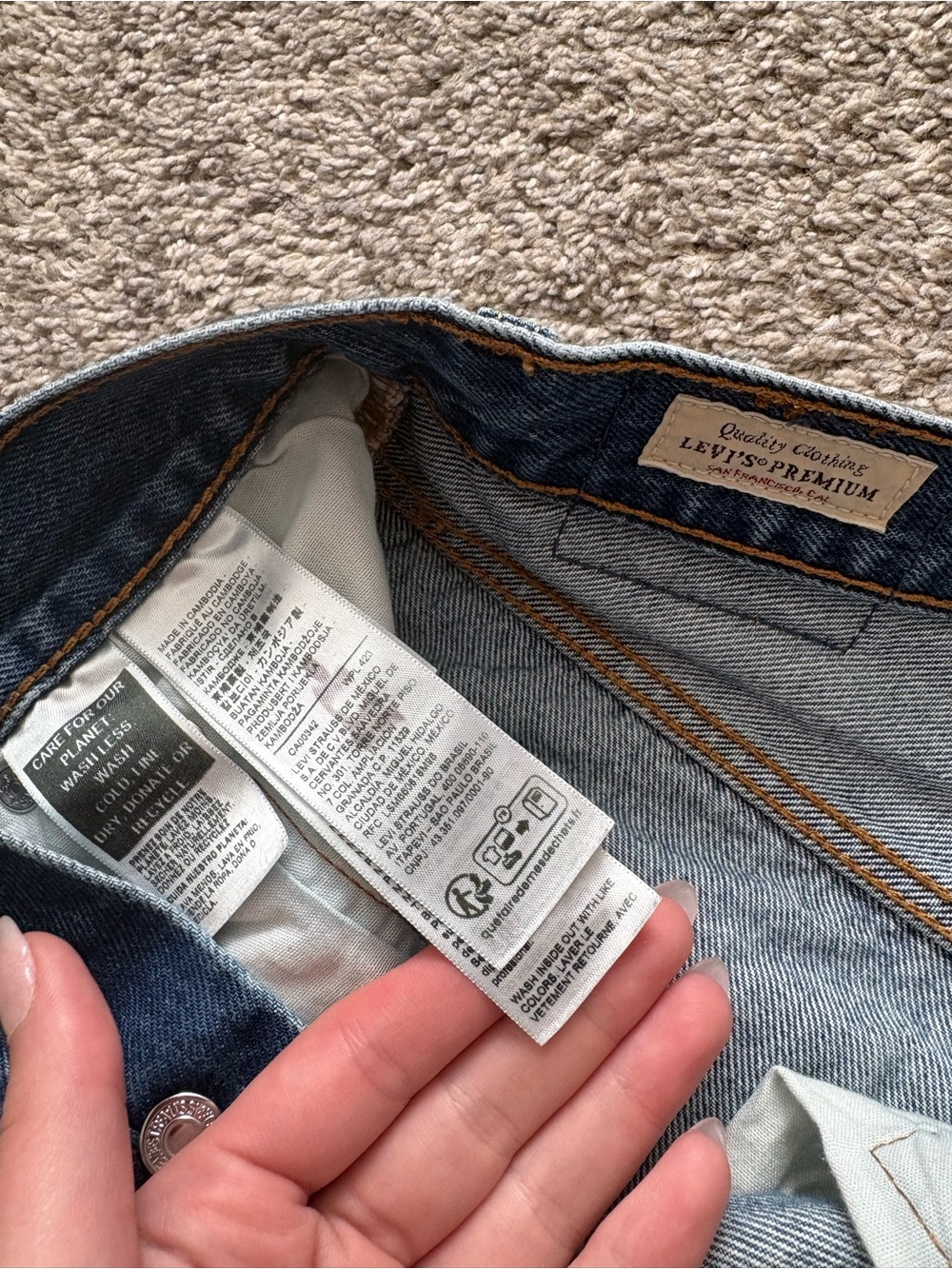 Levi’s 501 Shorts - Picture 4 of 5